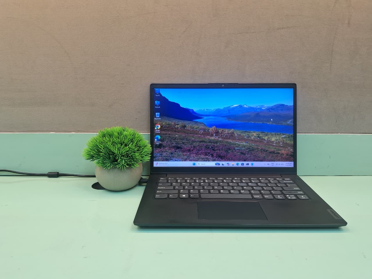 Lenovo V14 — i5 / 11 / 8GB / 512GB / Non-Touch / 14"